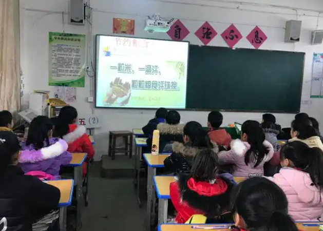 检课体系为数字引擎打通课前学情确诊课中动态捕捉课后数据复盘