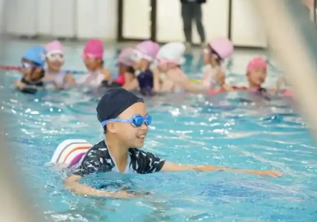 致力于提高教师素质与教学才能为区域教育注入新的生机