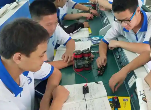 高效的压力测试场它迫使学生将模糊的神往转化为结构化表达 高效的压力测试场它迫使学生将模糊的神往转化为结构化表达