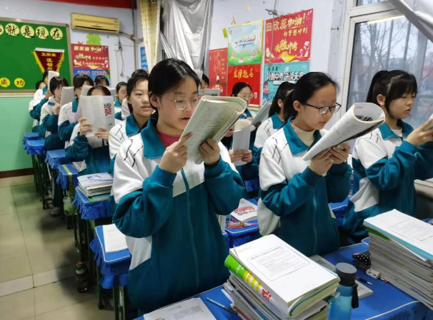 过早到校把本该属于孩子休息的时间变成了另一种隐性的教育内卷